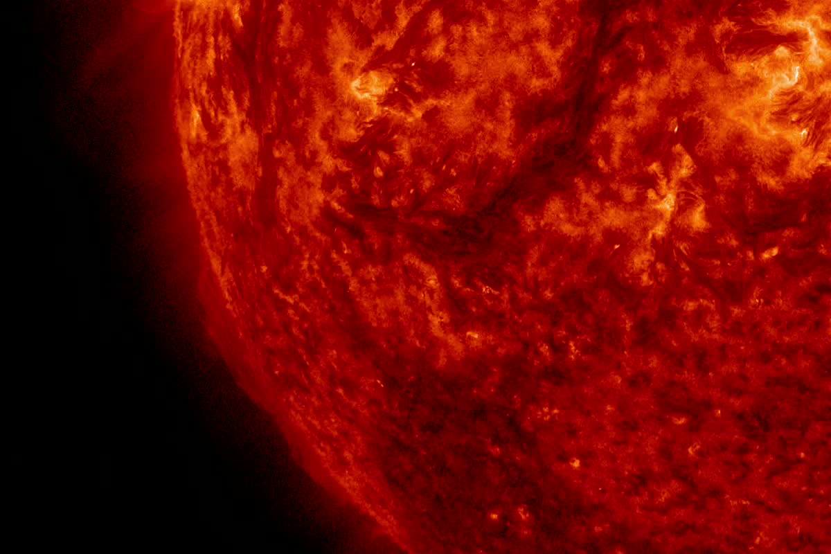 На Солнце вновь начали формироваться полярные корональные дыры